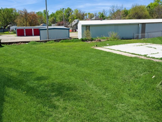829 N 3rd Avenue E, Newton, IA 50208