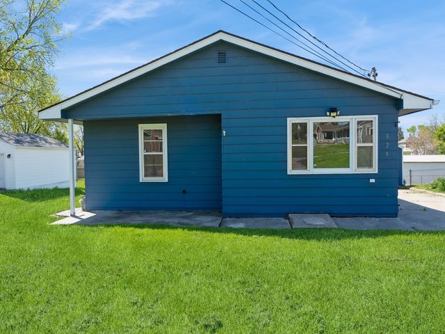 829 N 3rd Avenue E, Newton, IA 50208