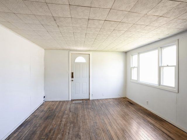 829 N 3rd Avenue E, Newton, IA 50208