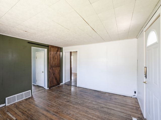 829 N 3rd Avenue E, Newton, IA 50208