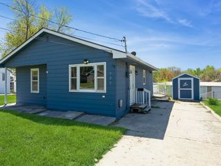 829 N 3rd Avenue E, Newton, IA 50208