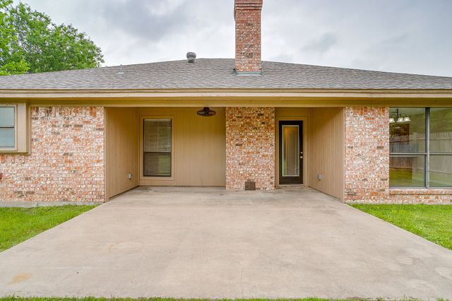 8613 Silver Creek Road, White Settlement, TX 76108