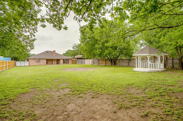 8613 Silver Creek Road, White Settlement, TX 76108