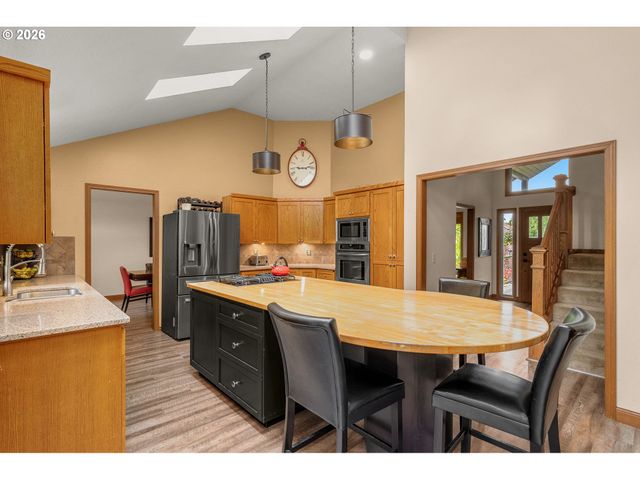 1496 BRAEMAR Dr, West Linn, OR 97068