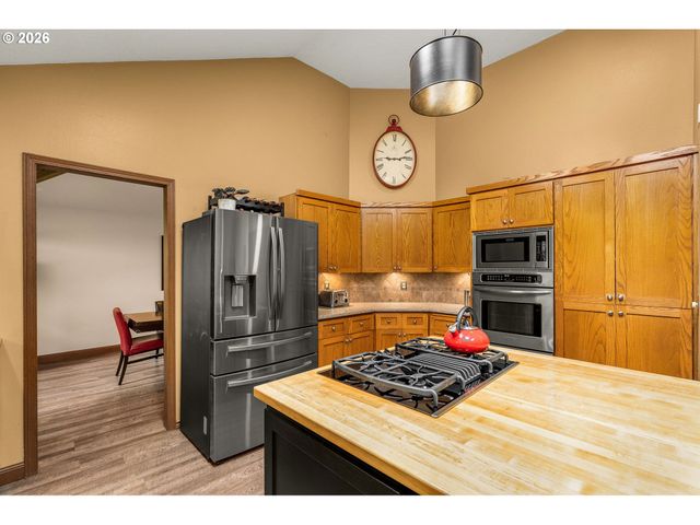 1496 BRAEMAR Dr, West Linn, OR 97068