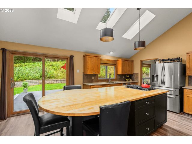 1496 BRAEMAR Dr, West Linn, OR 97068