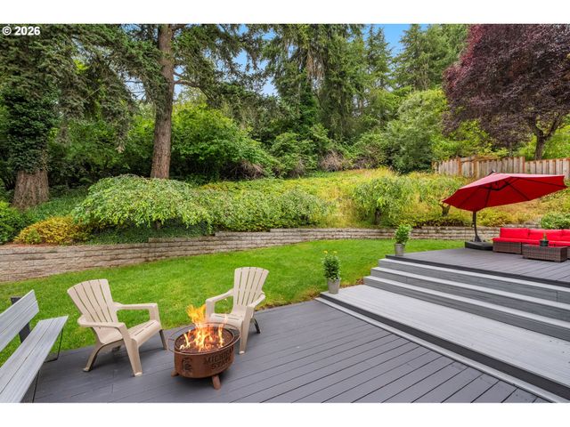 1496 BRAEMAR Dr, West Linn, OR 97068