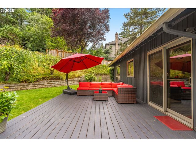1496 BRAEMAR Dr, West Linn, OR 97068