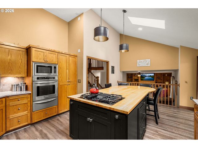 1496 BRAEMAR Dr, West Linn, OR 97068