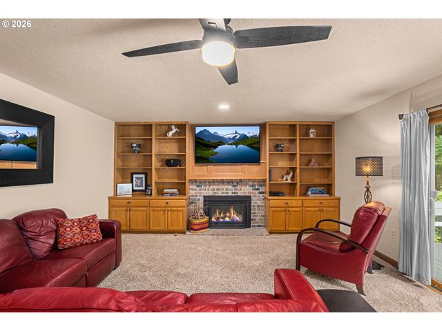 1496 BRAEMAR Dr, West Linn, OR 97068