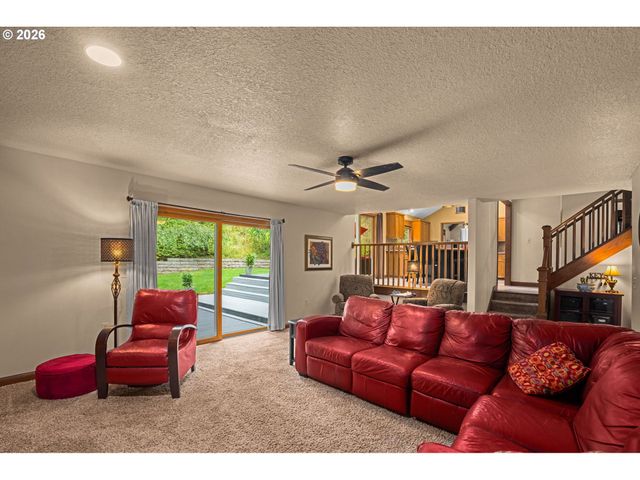1496 BRAEMAR Dr, West Linn, OR 97068