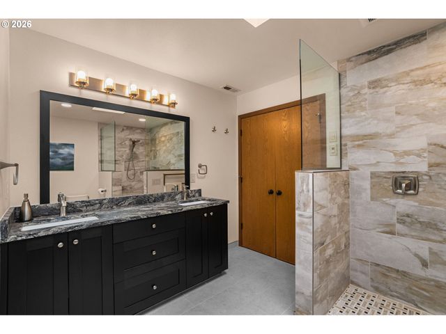 1496 BRAEMAR Dr, West Linn, OR 97068