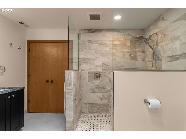 1496 BRAEMAR Dr, West Linn, OR 97068