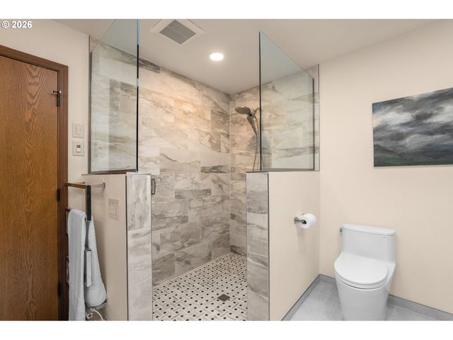 1496 BRAEMAR Dr, West Linn, OR 97068