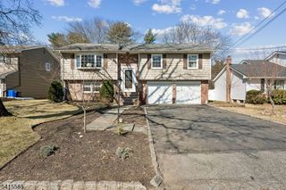 36 Williamsburg Dr, Roseland Boro, NJ 07068