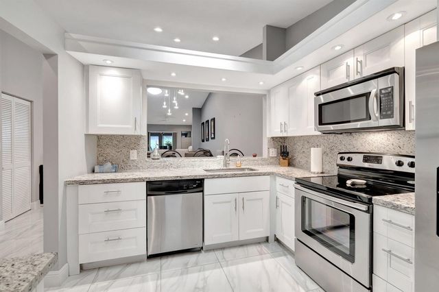 10927 Dolphin Palm Court A, Boynton Beach, FL 33437