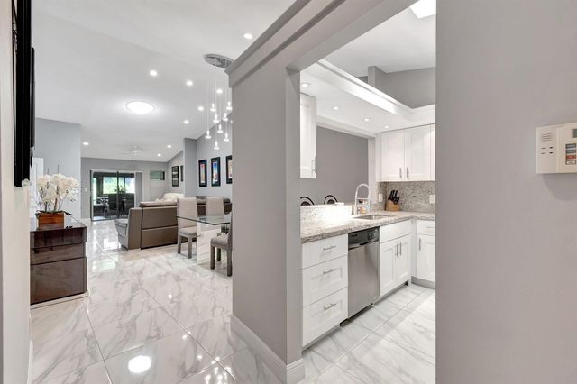 10927 Dolphin Palm Court A, Boynton Beach, FL 33437