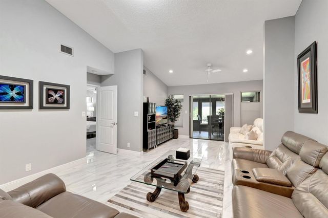10927 Dolphin Palm Court A, Boynton Beach, FL 33437