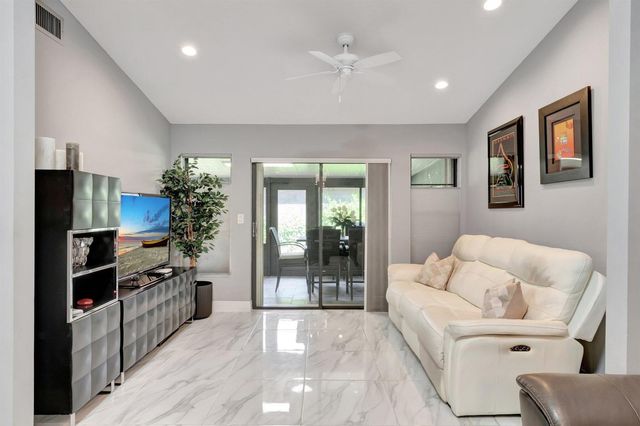 10927 Dolphin Palm Court A, Boynton Beach, FL 33437