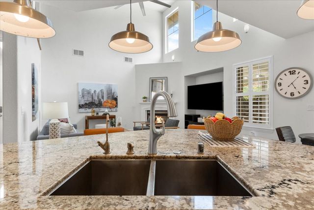 2133 Fenceline Dr, Folsom, CA 95630