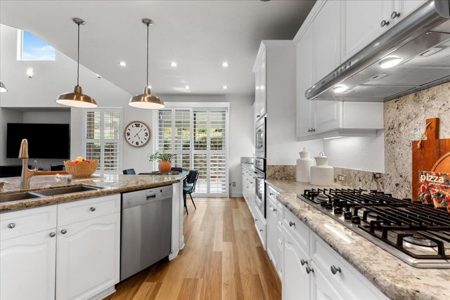 2133 Fenceline Dr, Folsom, CA 95630