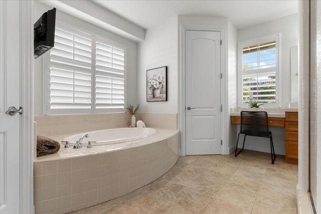 2133 Fenceline Dr, Folsom, CA 95630