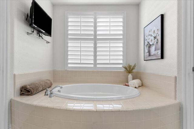 2133 Fenceline Dr, Folsom, CA 95630