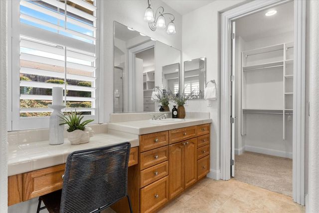 2133 Fenceline Dr, Folsom, CA 95630