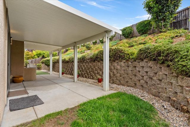 2133 Fenceline Dr, Folsom, CA 95630