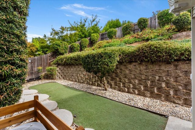 2133 Fenceline Dr, Folsom, CA 95630