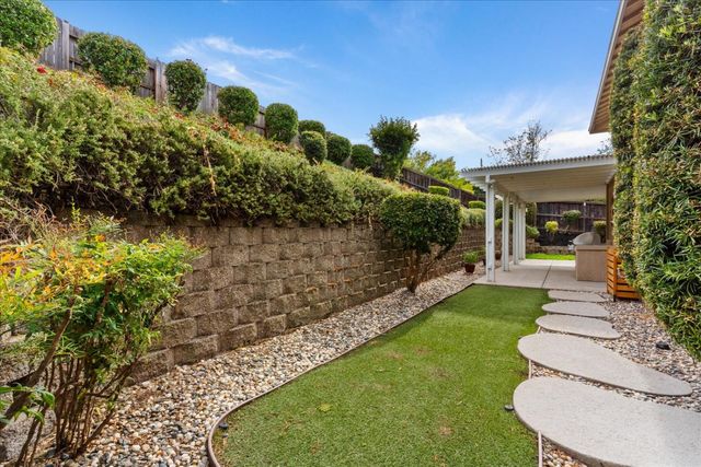 2133 Fenceline Dr, Folsom, CA 95630