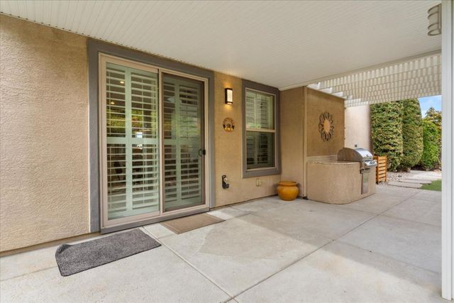 2133 Fenceline Dr, Folsom, CA 95630