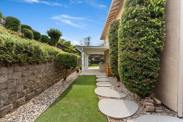 2133 Fenceline Dr, Folsom, CA 95630