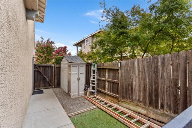 2133 Fenceline Dr, Folsom, CA 95630