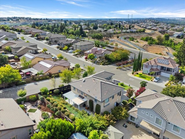 2133 Fenceline Dr, Folsom, CA 95630