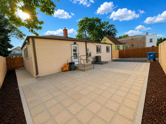 1643 N 43rd Avenue, Stone Park, IL 60165