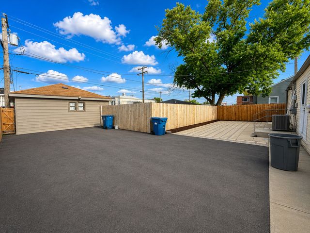 1643 N 43rd Avenue, Stone Park, IL 60165