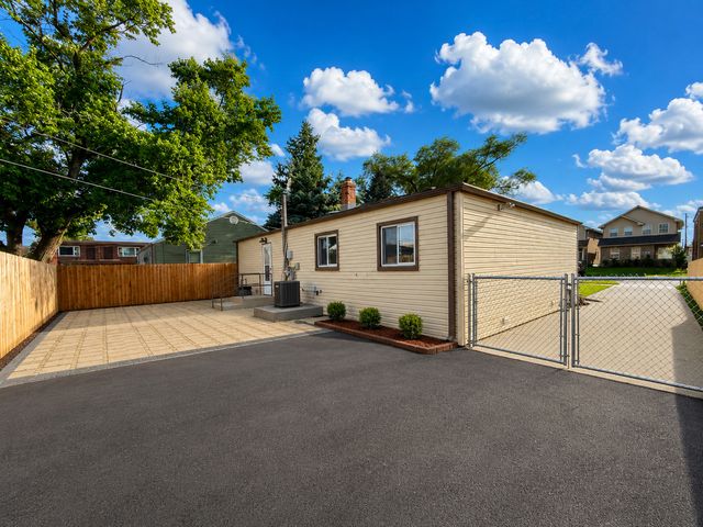 1643 N 43rd Avenue, Stone Park, IL 60165