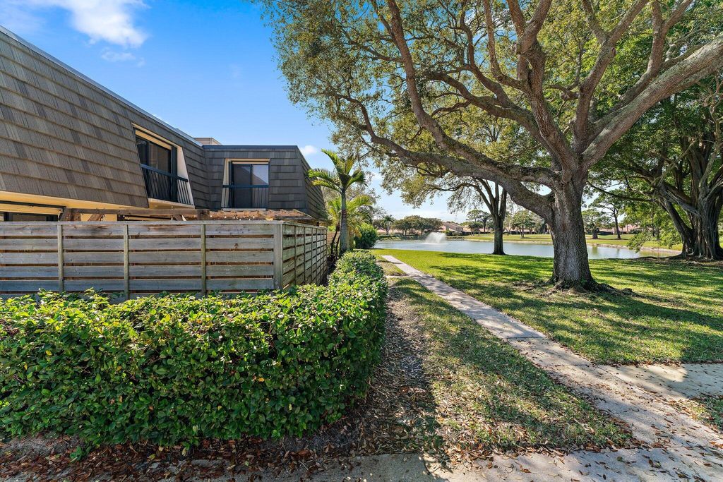 1116 11th Terrace, Palm Beach Gardens, FL 33418