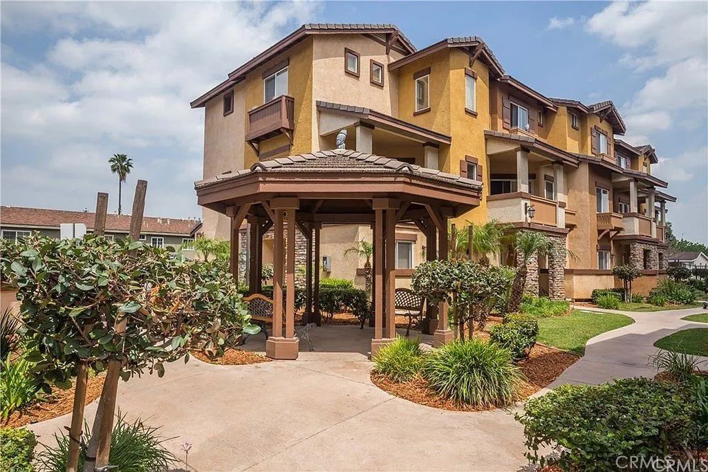 511 N Lark Ellen J, Covina, CA 91722