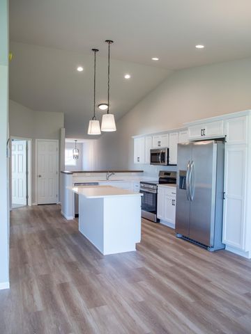 2312 38 Avenue S, Moorhead, MN 56560