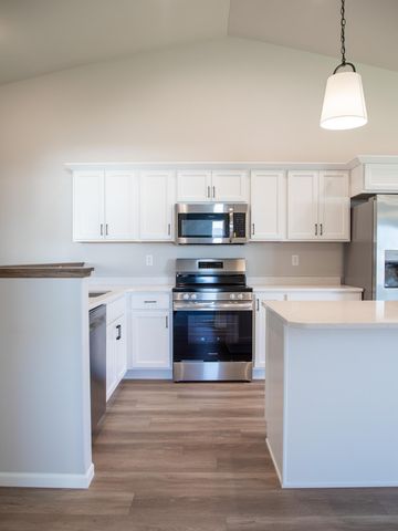 2312 38 Avenue S, Moorhead, MN 56560