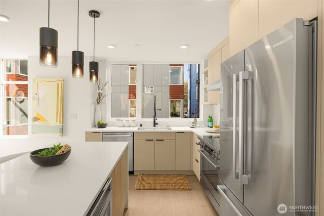 1319 E Denny Way, Seattle, WA 98122