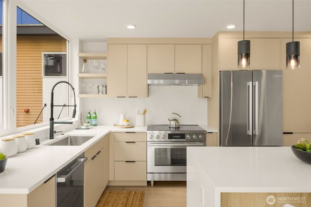 1319 E Denny Way, Seattle, WA 98122