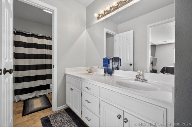 13812 E 87th Street North, Owasso, OK 74055