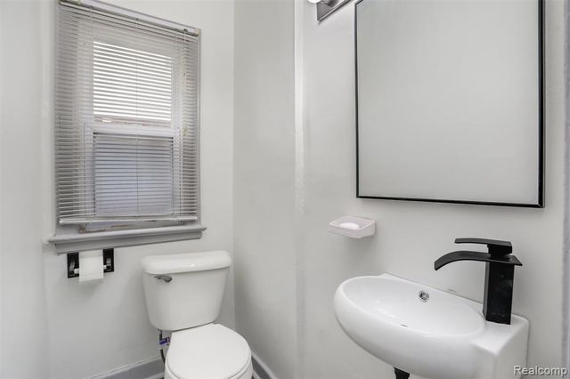 16204 Wisconsin Street, Detroit, MI 48221