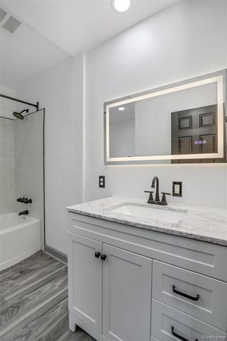 16204 Wisconsin Street, Detroit, MI 48221