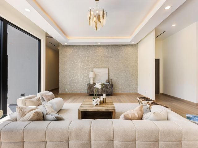 6218 Walnut Hill Lane, Dallas, TX 75230