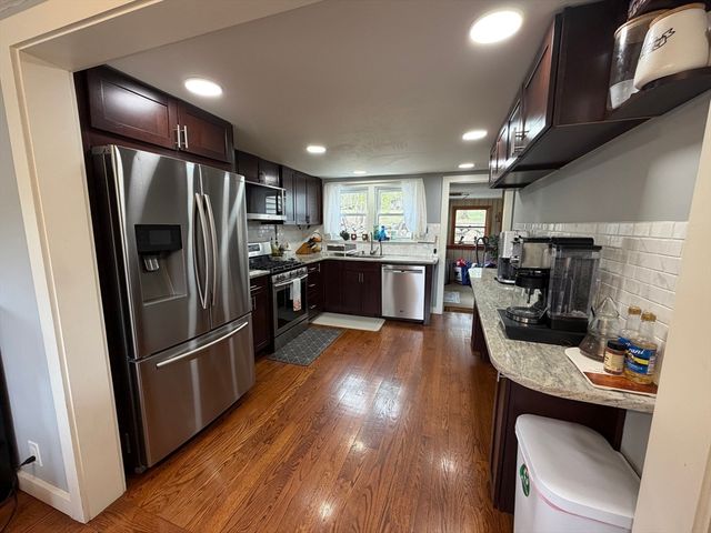 14 Elmwood Dr, Northborough, MA 01532