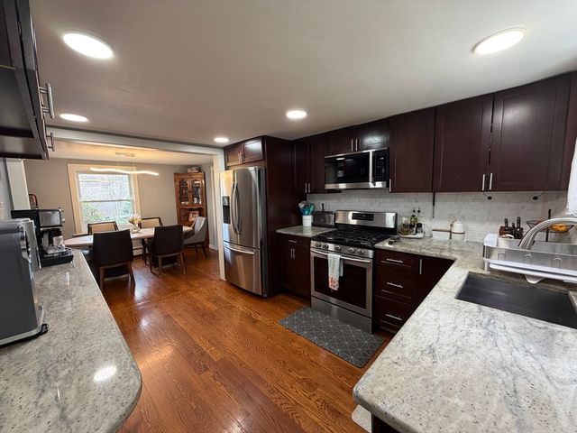 14 Elmwood Dr, Northborough, MA 01532
